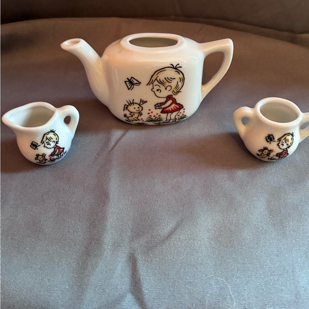 Vintage Mini Toy Tea Set - Blond Girl with Butterfly, 9 Piece Set - Picture 3 of 13